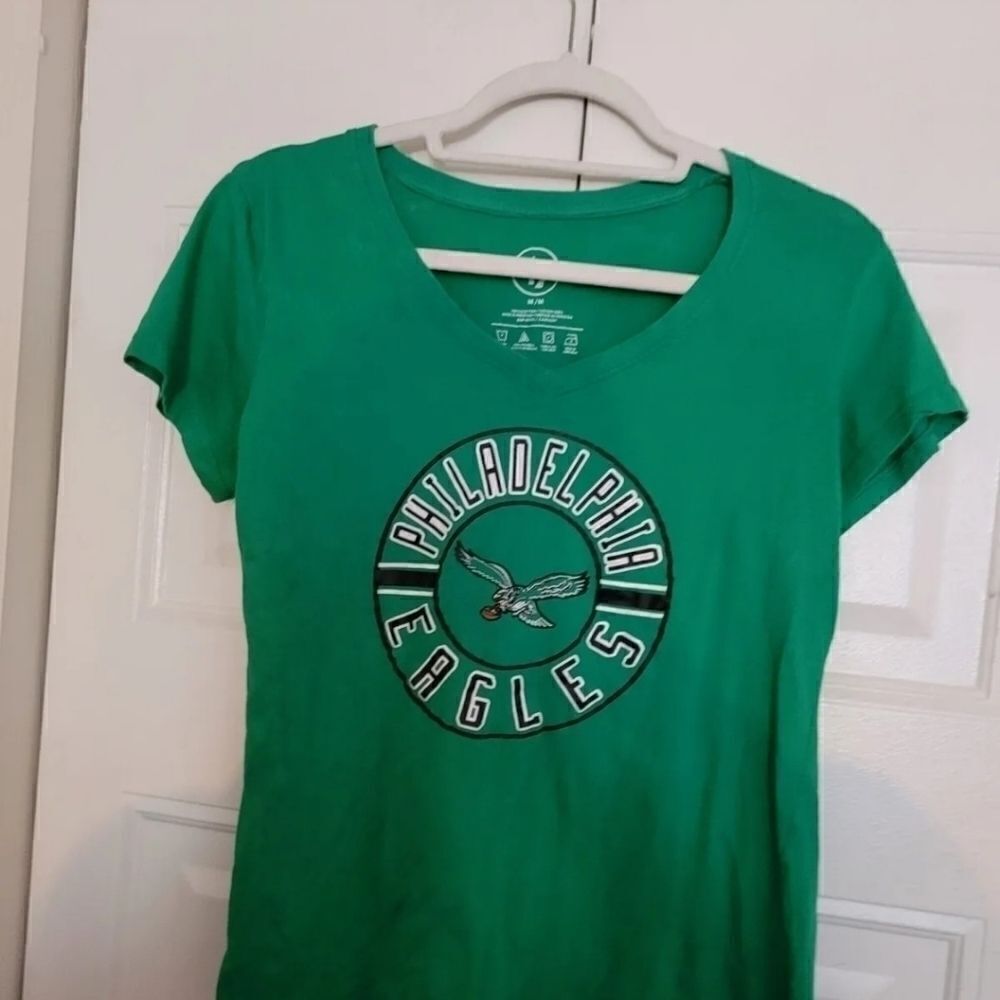 𝅺philadelphia eagles 47 47 women Size medium nwot short sleeve shirt